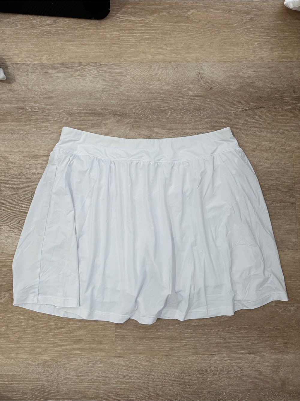 Travis Matthew White Women's Pleated Athletic Shorts Skirt